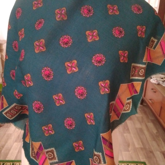 Oscar De La Renta vintage wool scarf - Picture 3 of 9